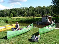 Raudna jõgi on osa Pärnu–Viljandi–Tartu veeteest. Peamiselt liigutakse seal kanuudega.