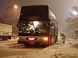 積雪の中運行される高速バス