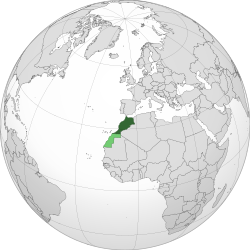 ที่ตั้งของประเทศโมร็อกโกในแอฟริกาตะวันตกเฉียงเหนือ สีเขียวเข้ม: ดินแดนของโมร็อกโก สีเขียวอ่อน: เวสเทิร์นสะฮารา ดินแดนที่โมร็อกโกอ้างสิทธิและครอบครองพื้นที่ส่วนใหญ่ในฐานะจังหวัดทางใต้[หมายเหตุ 1]