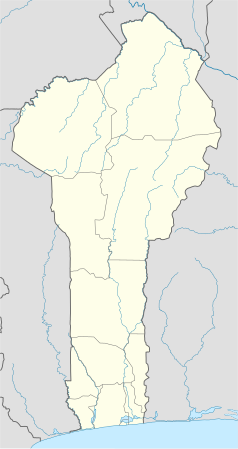 Mapa konturowa Beninu, blisko dolnej krawiędzi nieco na lewo znajduje się punkt z opisem „Lokossa”