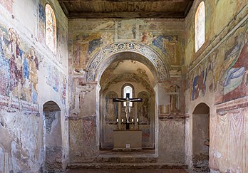Interior da capela românica de São João em Pürgg, distrito de Liezen, Estíria, Áustria. Os afrescos datam do século XII, provavelmente em torno de 1160; o crucifixo é do século XI. (definição 5 277 × 3 683)