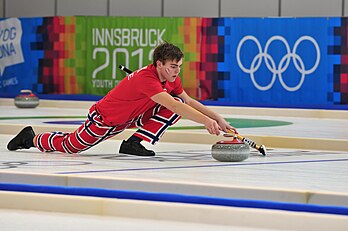 Martin Sesaker, representante da Noruega no curling nos Jogos Olímpicos de Inverno da Juventude de 2012. (definição 4 288 × 2 848)