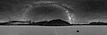 মিল্কি ওয়ে গ্যালাক্সির একটি প্যানারোমা, যেখানে নিচে ডান দিকে একটি চলমান পাথর লক্ষণীয়