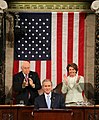 連邦議会の下院本会議場に縦掲揚された星条旗（2007年1月23日、ジョージ・W・ブッシュ大統領の一般教書演説にて）
