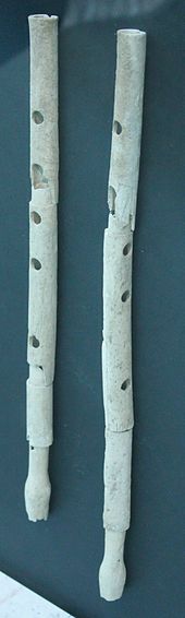 flauto greco antico in osso di cervo
