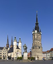 Marktplein met de Marktkerk Onze-Lieve-Vrouwe en de Roter Turm