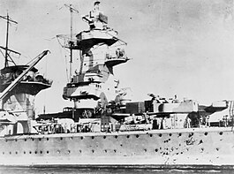 «Адмірал Граф Шпее» у Монтевідео після битви. Угорі видно радар.