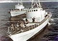 הספינות אח"י חרב (סער 3) ואח"י חנית (סער 3) מתודלקות יחדיו. צילום מירכתי א/מ "לאה", ברקע החוף הספרדי. 27 בדצמבר 1969.