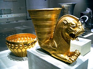 Ахеменидские золотые сосуды V века до н. э. Метрополитен-музей, Нью-Йорк