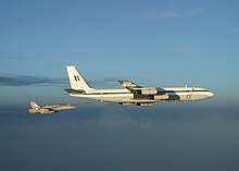 Boeing 707 заправляє F/A-18 в 2002