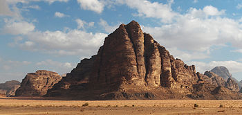 أعمدة الحكمة السبعة، إحدى أبرز التشكيلات الصخريَّة في وادي رم، بالأردن