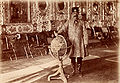 ناصرالدین‌شاه در تالار آینه در کاخ گلستان، در کنار کره جواهرنشان