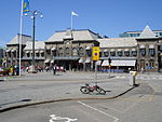 Göteborgs Centralstations äldsta del, invigd 1858, var från början placerad parallellt med spåren som en genomgångsstation.