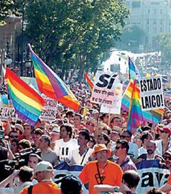 Diễu hành đồng tính chào mừng Ngày Tự hào 2005 và Điều luật Hôn nhân đồng giới ở Tây Ban Nha.