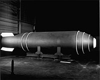 Малтанхи Mark-17 термойĕтре бомбисенчен пĕрри, хăвачĕ 10 Мт, йывăрăшĕ 20 т. 1950-мĕш çулсен варринчен пуçласа B-36 «Peacemaker» бомбардировщиксем çине лартнă