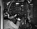 B-29の航空機関士席。軍用機としては初めて航空機関士が搭乗し機上作業が分業化された。