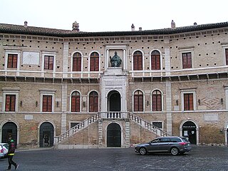 Palais dit des Priori, Fermo.