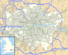 Mapa konturowa Wielkiego Londynu, blisko centrum u góry znajduje się punkt z opisem „Emirates Stadium”