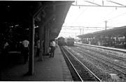 1966年7月の甲府駅、1番線大月方から韮崎方向を撮影。