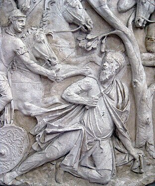 Den dakiske kungen Decebalus begår självmord. Relief på kolonnen.
