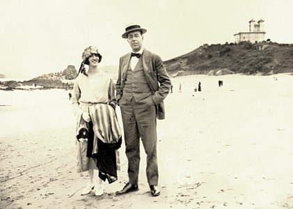 Con Fita na praia, contra 1923.