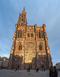 Западна фасада на Страсбургската катедрала (1176 – 1459)