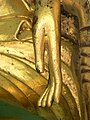 English: Hand of Lord Buddha, Shwedagon Pagoda Deutsch: Buddhas Hand, Shwedagon-Pagode