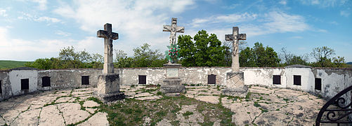 A Kálvária-hegyen található emlékmű Buják községnél