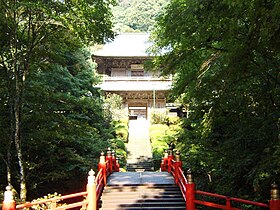 雲巌寺の山門。 松尾芭蕉が立ち寄った寺院の一つでもある。