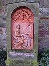Eduard Rottmanner komboniad - naduagdraijes Terrakotta-Relief vun soim Grabschdää