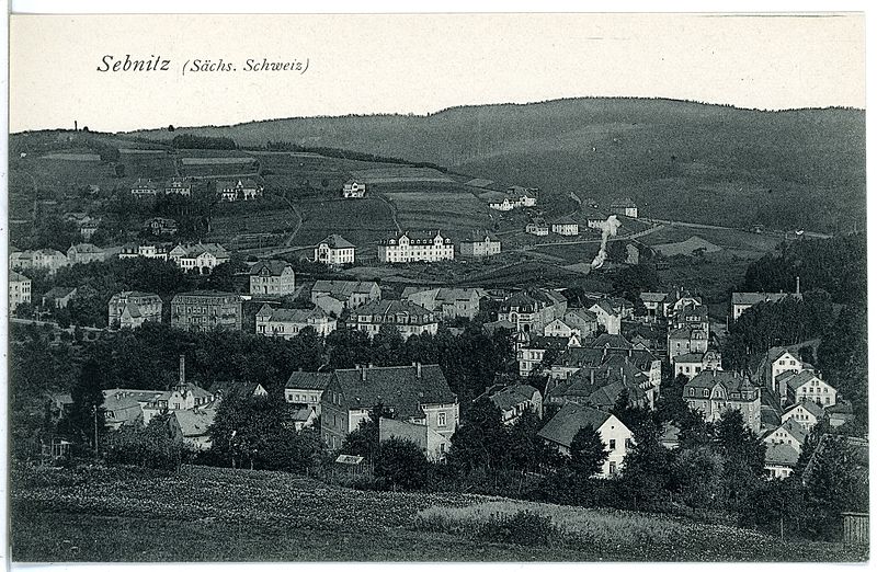 File:22394-Sebnitz-1923-Blick auf den Ort-Brück & Sohn Kunstverlag.jpg