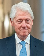 Bill Clinton (edad 77) magmula noong 2001