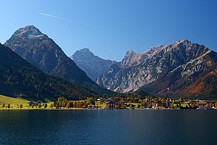 Pertisau von Osten mit Dristenkopf und Taleingang ins Falzthurntal, Sonnjochgruppe