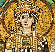 Photo de la mosaïque, sur fond d’or, représentant l'impératrice Théodora.