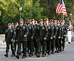 Pleton militer AS berbaris di suatu parade