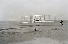 המטוס הממונע הומצא ב-1903