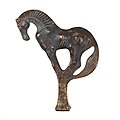 English: Bronze figurine, dated to 4th-1st century BC, from Ordos culture; stated to represent a Heavenly Horse, a.k.a. Dayuan Horse or Ferghana horse, possibly ancestral to Turkmen Akhal-Teke horse.[1][2]