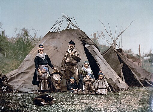 عائلة من اللاپلنديين قُرابة سنة 1900م