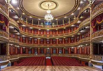 Vista interior do Teatro de Santa Isabel na cidade brasileira do Recife, capital do estado de Pernambuco. O teatro, que tem capacidade para 850 espectadores, foi nomeado em homenagem à princesa Isabel de Bragança e inaugurado em 18 de maio de 1850 (definição 5 797 × 4 000)
