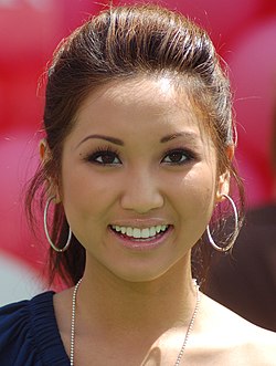 Бренда Сонг през 2009 г.