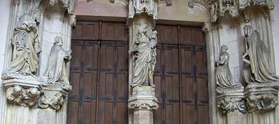 Порталът на „Света Троица“ в Шамполския чертог близо до Дижон (ок. 1400 г.): първи светски реалистични изображения