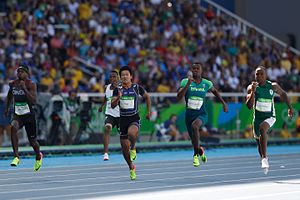 Браун, Ким Кук Ён, Абухуза, Сантуш и Симбине в восьмом забеге первого раунда бега на 100 метров