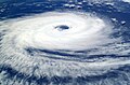 Syklonen Catarina, ein sjeldan tropisk syklon i Sør-Atlanteren. Sett frå den Internasjonale romstasjonen ISS 26. mars 2004.