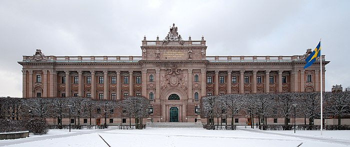 Riksdagshusets fasad mot Norrbro