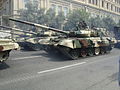 نمایش تانک تی-۹۰ در رژه نظامی سال ۲۰۱۳ در باکو