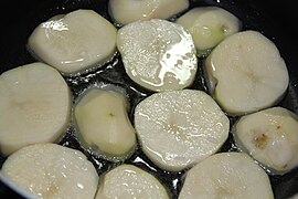 Chelow tarzı pirinç pişirmede patatesler tadig olarak kullanılır
