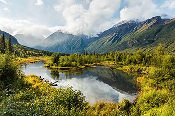 Vista de um lago no vale do rio Eagle, Anchorage, Alasca, Estados Unidos (definição 8 688 × 5 792)