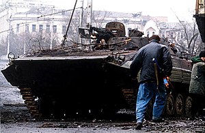 Sadedzināta Krievijas kājnieku kaujas mašīna BMP-2