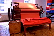 Ruwmolen om wollen dekens te ruwen met kaardenbollen van de weverskaarde. Machinefabriek P. van der Wegen & Zn. Tilburg, ca. 1910, TextielMuseum Tilburg