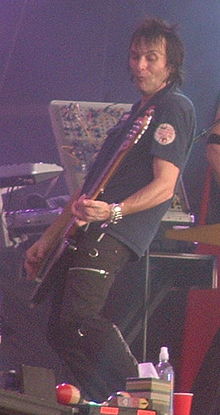 Stinson live with Guns N' Roses in 2006
